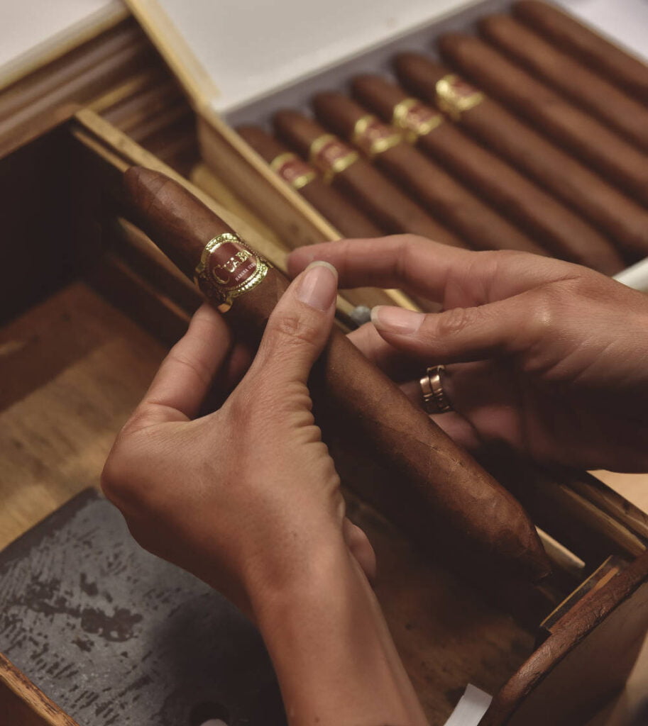 Cuba cigars records despite delivery problems