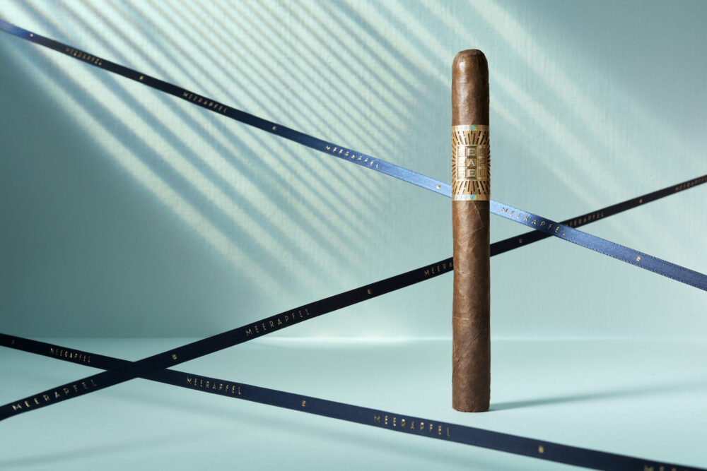 002. MEERAPFEL Cigar Single Feature Churchill Master Blend Meir