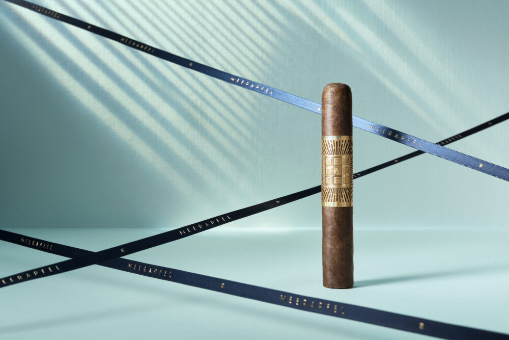 004. MEERAPFEL Cigar Single Feature Robusto Master Blend Meir