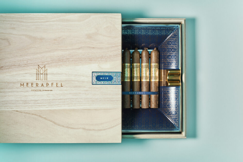 006. MEERAPFEL Cigar Chest and Casket Double Robusto Master Blend Meir