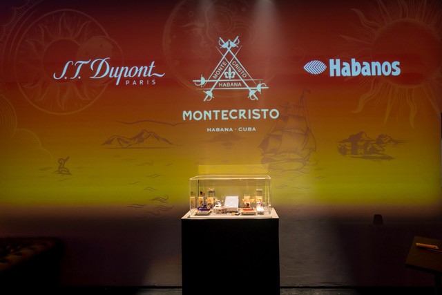 Montecristo Humidore mit St. Dupont