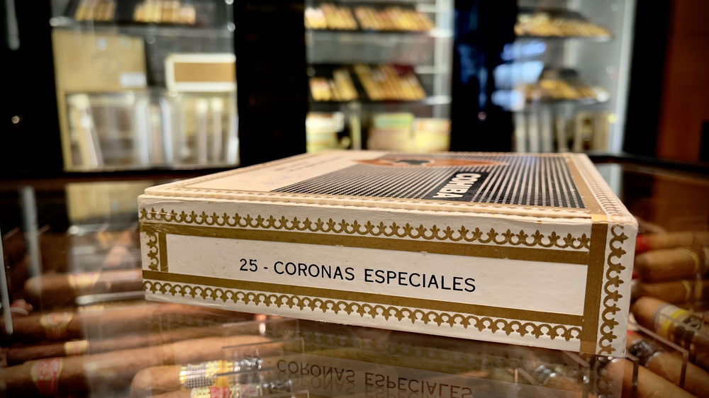 Nice to have seen such an old Cohiba box live!