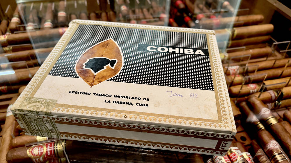 The box of the Cohiba Coronas Especiales. "Jan 92" is probably the purchase date of the former owner of this box. This production with such a box was stopped in the course of 1982.
