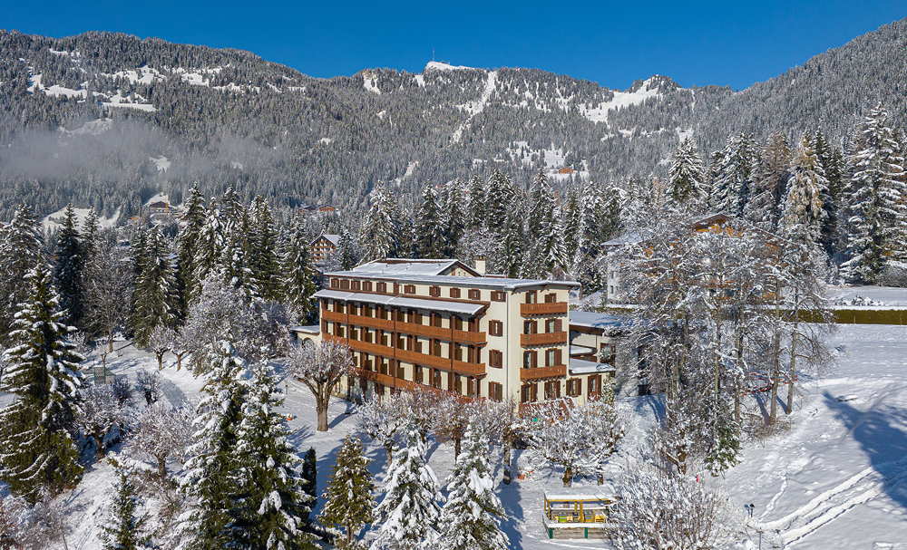 Die Villars Lodge: Unkompliziert, trendy, günstig – das ist die Philosophie der 2019 eröffneten Villars Lodge. Sie ist die ideale Unterkunft für Familien, Alleinreisende und Freundescliquen, die unbeschwerte Urlaubstage in den Waadtländer Alpen verbringen möchten.