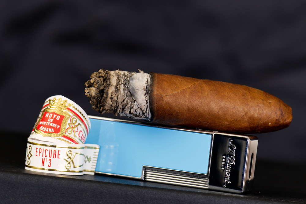 The ash is compact and lasts a long time.Hoyo de Monterrey Epicure No. 3