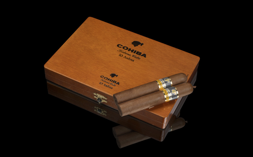Cohiba Ambar, un grande formato. Attualmente sto testando tre sigari. Pubblicherò l'articolo di prova con un video clip verso la metà di aprile.