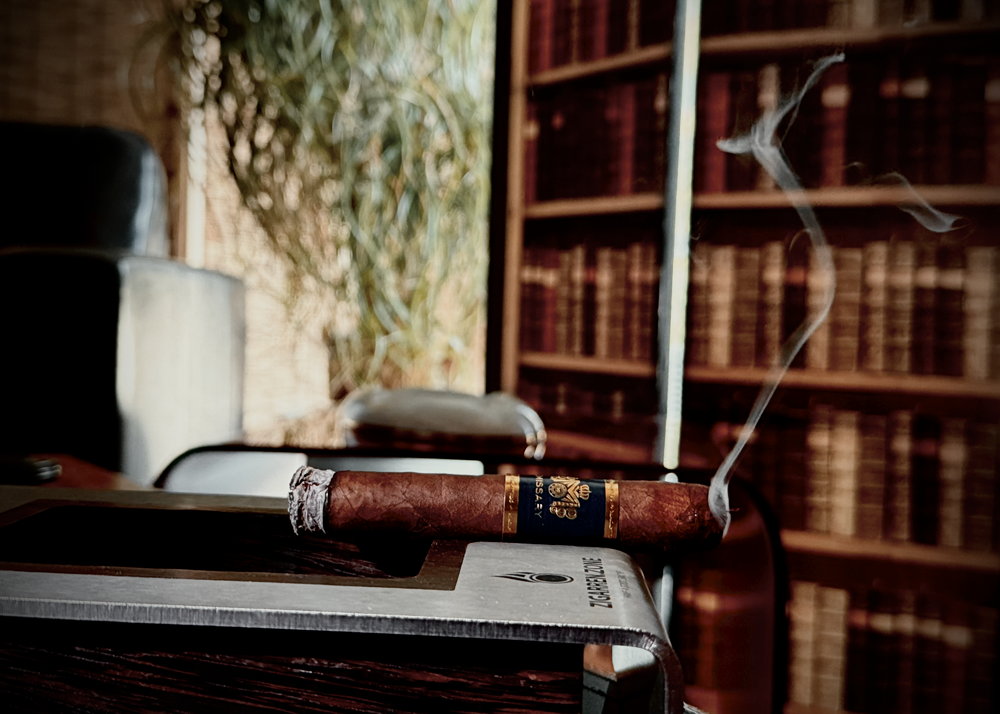 Fuma in modo uniforme e lento. Il tabacco era leggermente gonfio al centro di tutti e tre gli esemplari - solo circa mezzo centimetro e senza alcun effetto negativo sul gusto. Recensione Macanudo Emissary Espana