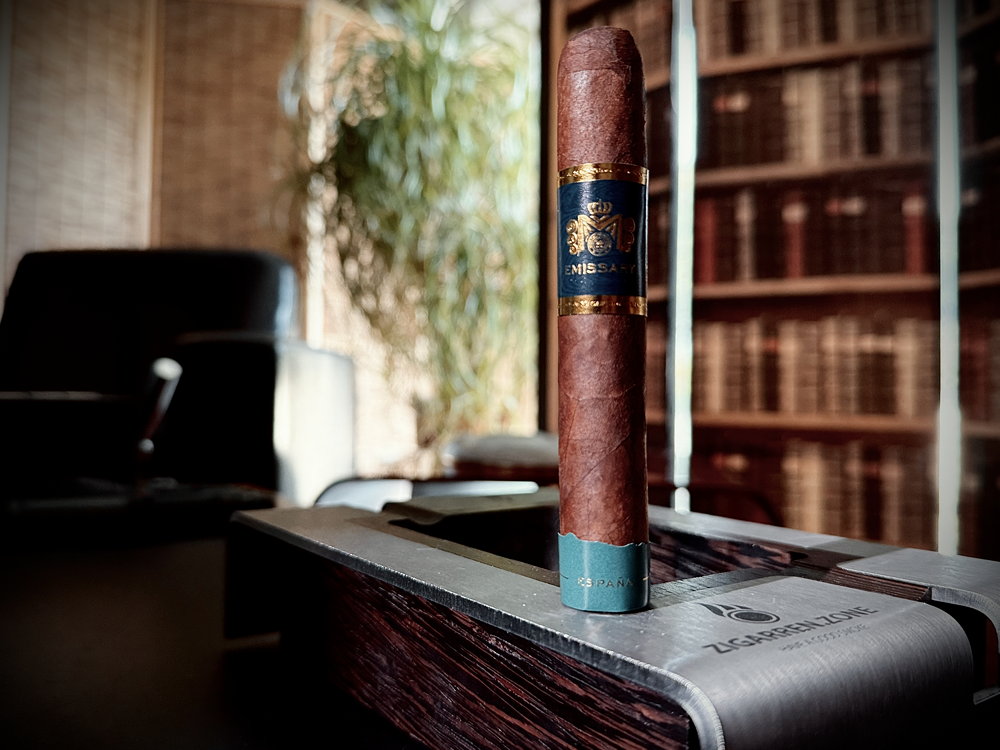 Personalmente, non mi piace affatto il colore del secondo anello. L'idea di una silhouette di montagna è bella, ma non mi sembra corretta. Recensione Macanudo Emissary Espana