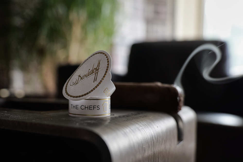 Es preciso, complejo, controlado y nunca "ruidoso". Un puro que no quiere impresionar, sino inspirar.