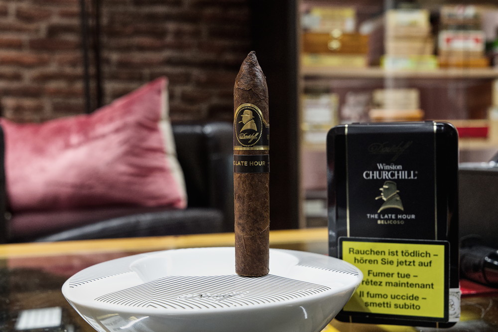 Der Tabak ist sehr hochwertig. Der Condega Tabak aus Nicaragua wurde einzigartig gereift, welches ich gleich nach dem Foto erkläre. Deckblatt: Ecuador / Umblatt: Mexico / Einlage: 2 Tabake aus Dominikanische Republik, 2 Tabake aus Nicaragua. Review Davidoff Late Hour Winston Churchill Belicoso