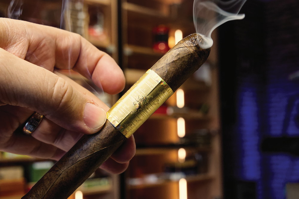 Die Zigarre entwickelt sich ständig weiter – vor allem die Süsse des exzellenten Cameroon-Deckblatts ist ein erstaunliches Erlebnis für mich!